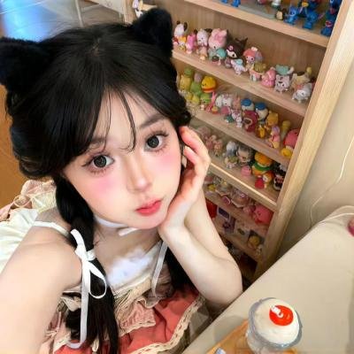 九顶假发的女孩